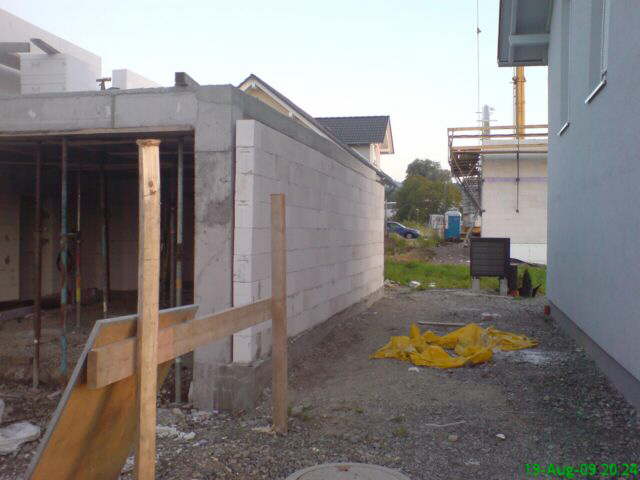 Garagenmauer fertig
